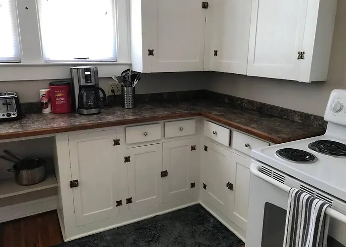 The House - New Crestview Apartment *